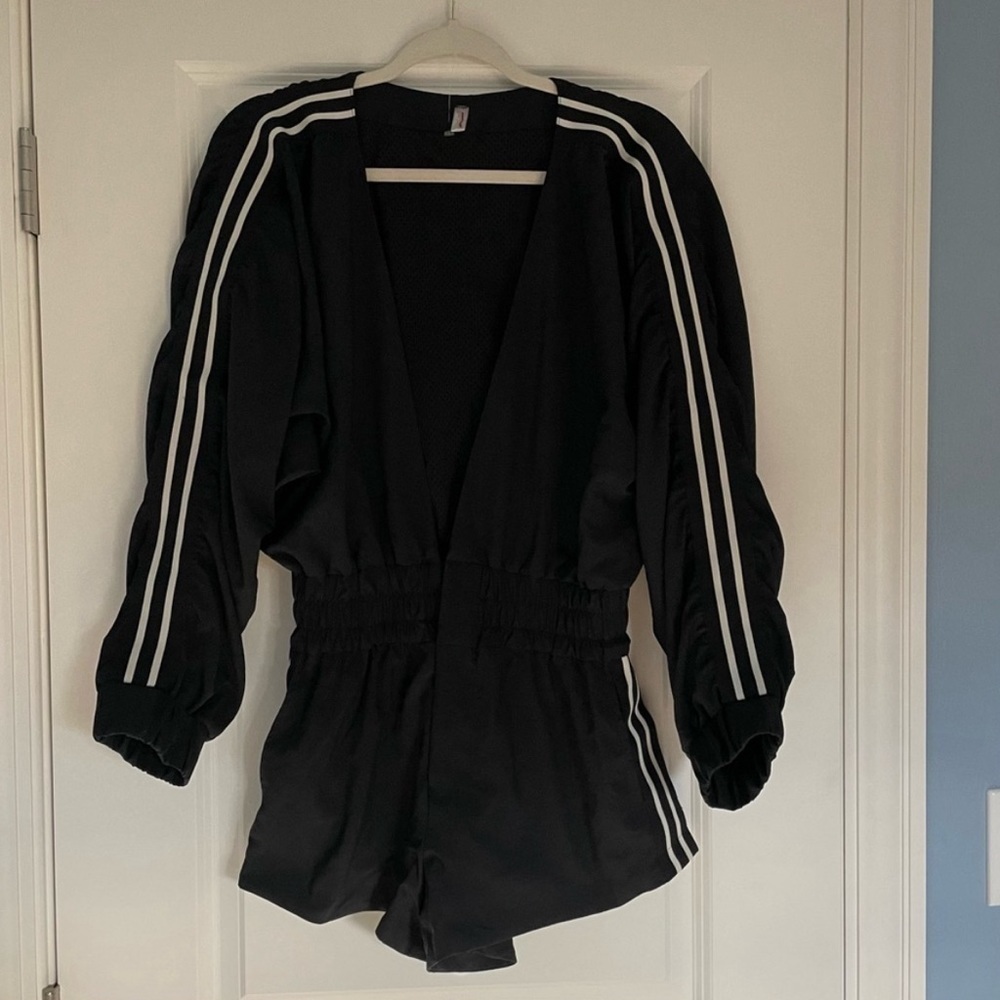 NWOT! Free People long sleeve track suit Romper black 18613 - Picture 2 of 3